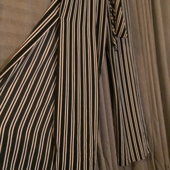 L~ *Jumper* Blk&Wht Striped w/ Adjustable Straps - Picture 10 of 12